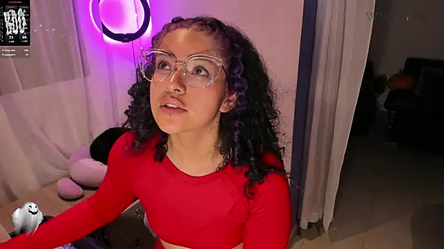Snapshot of witchviolet chatting on February 4, 2025, 1:34 am witchviolet online show from February 4, 2025, 1:34 am