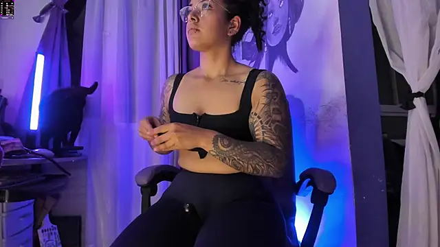 Snapshot of witchviolet chatting on November 24, 2025, 11:15 pm witchviolet online show from November 24, 2025, 11:15 pm