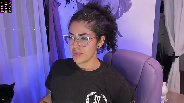 Snapshot of witchviolet chatting on December 1, 2025, 3:33 am witchviolet online show from December 1, 2025, 3:33 am