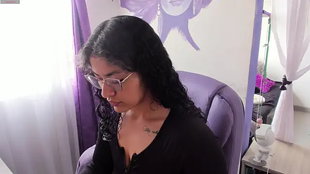 Snapshot of witchviolet chatting on December 1, 2025, 3:39 pm witchviolet online show from December 1, 2025, 3:39 pm