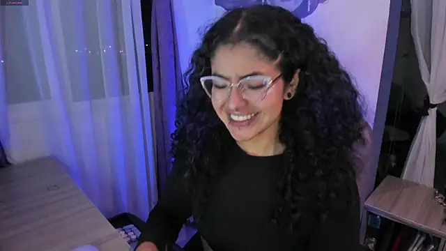 Snapshot of witchviolet chatting on December 3, 2025, 12:18 am witchviolet online show from December 3, 2025, 12:18 am