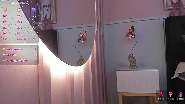 chloe watson  online show from November 4, 2025, 7:46 pm