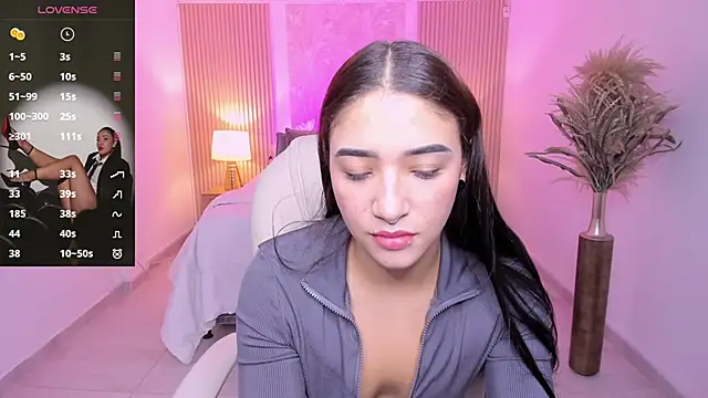 Snapshot of Antonella_Grayy chatting on November 27, 2025, 11:01 am Antonella Grayy online show from November 27, 2025, 11:01 am