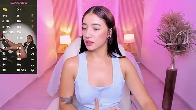 Snapshot of Antonella_Grayy chatting on December 1, 2025, 11:04 am Antonella Grayy online show from December 1, 2025, 11:04 am