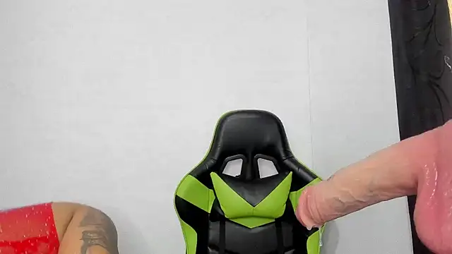 leila 22 online show from February 11, 2025, 1:09 pm