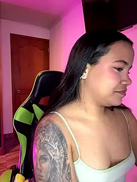 leila 22 online show from September 23, 2025, 4:48 am