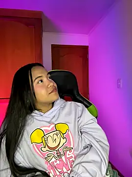 leila 22 online show from October 18, 2025, 7:20 am