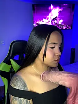 leila 22 online show from November 16, 2025, 11:43 pm