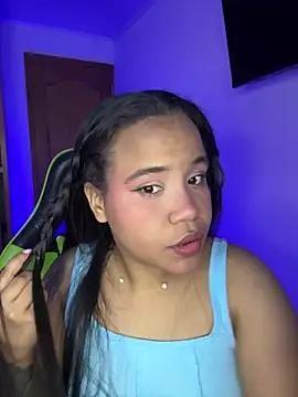 leila 22 online show from March 13, 2026, 8:10 am