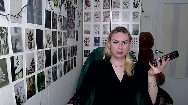 CapriScorpion online show from February 9, 2026, 2:43 pm