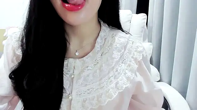 Lita-Julia online show from November 1, 2025, 7:16 pm