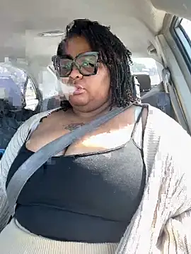 Snapshot of kweenxkarma chatting on May 24, 2026, 6:35 pm kweenxkarma online show from May 24, 2026, 6:35 pm