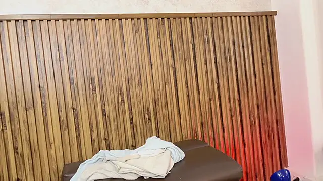 evelynjohnsoon online show from November 23, 2025, 1:55 pm