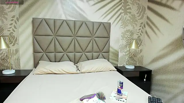 Snapshot of AnneDixie chatting on February 13, 2026, 3:13 am AnneDixie online show from February 13, 2026, 3:13 am