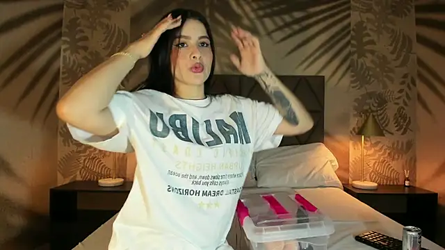 Snapshot of AnneDixie chatting on February 26, 2026, 3:05 am AnneDixie online show from February 26, 2026, 3:05 am