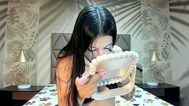 AnneDixie online show from May 4, 2026, 3:13 am