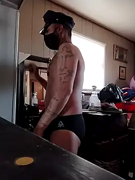 Snapshot of prettyboi6992 chatting on December 16, 2025, 8:36 pm prettyboi6992 online show from December 16, 2025, 8:36 pm