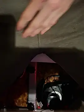 FreezingTie850 online show from April 7, 2026, 7:36 pm