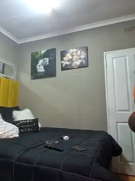 Bustygoddess32 online show from February 12, 2025, 11:30 pm