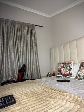 Bustygoddess32 online show from May 5, 2026, 11:02 pm