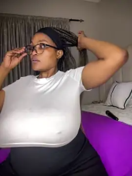 Bustygoddess32 online show from May 21, 2026, 10:17 pm