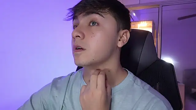 Snapshot of aron__cooper chatting on November 13, 2025, 9:58 pm aron cooper online show from November 13, 2025, 9:58 pm