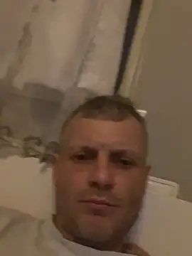 Snapshot of Arthur2288@xh chatting on February 14, 2026, 7:54 pm Arthur2288xh online show from February 14, 2026, 7:54 pm