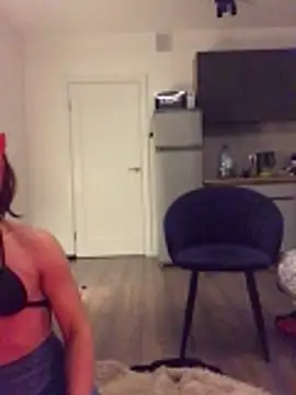 Snapshot of BigAssKi chatting on February 24, 2026, 8:18 pm BigAssKi online show from February 24, 2026, 8:18 pm