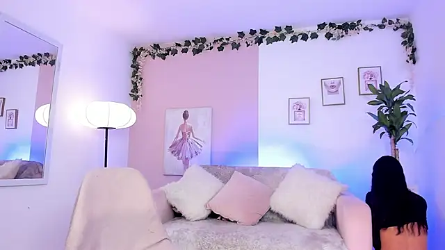 Kim ev online show from December 4, 2024, 8:01 am