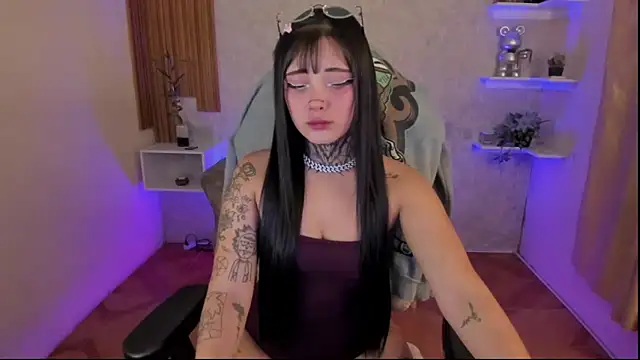 Snapshot of mia_catt05 chatting on March 4, 2025, 5:21 am mia catt05 online show from March 4, 2025, 5:21 am