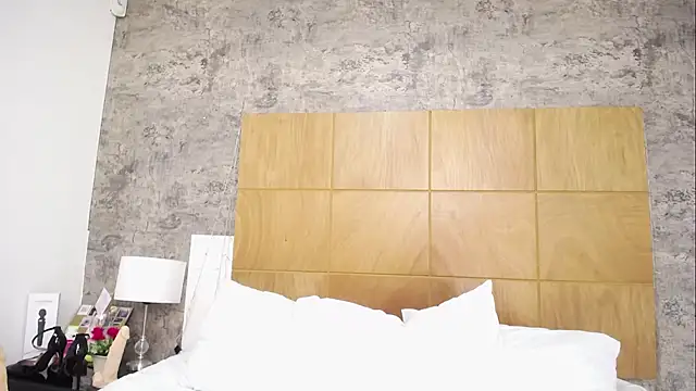 JainaRogers online show from September 16, 2025, 4:19 pm