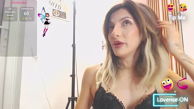 RileyLanna online show from November 28, 2025, 5:10 am