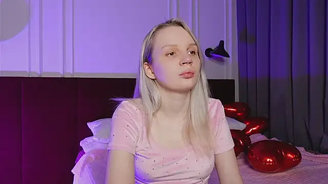 Snapshot of Beatrica_Klein chatting on February 16, 2025, 1:49 pm Beatrica Klein online show from February 16, 2025, 1:49 pm