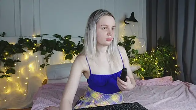Snapshot of Beatrica_Klein chatting on March 15, 2025, 3:48 pm Beatrica Klein online show from March 15, 2025, 3:48 pm
