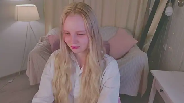 Snapshot of Beatrica_Klein chatting on April 17, 2026, 2:53 pm Beatrica Klein online show from April 17, 2026, 2:53 pm