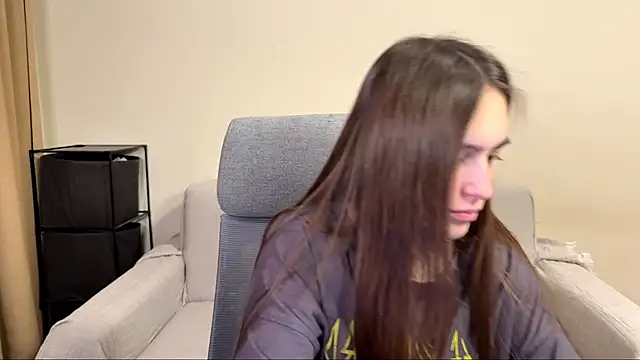 AliceKolltt online show from April 12, 2026, 8:36 pm