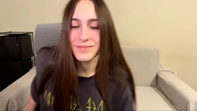 AliceKolltt online show from April 15, 2026, 7:10 pm