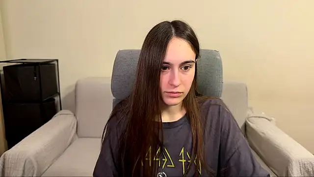 AliceKolltt online show from April 15, 2026, 7:58 pm