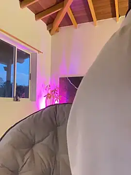 EmaSaenz online show from January 30, 2025, 11:24 pm