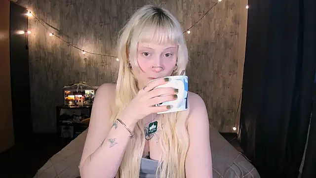 MariaMango online show from December 14, 2025, 4:29 am