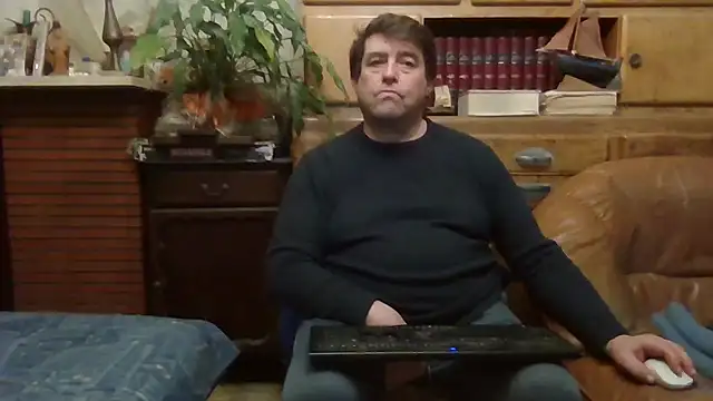 Snapshot of sympatrique chatting on December 8, 2024, 9:08 pm sympatrique online show from December 8, 2024, 9:08 pm