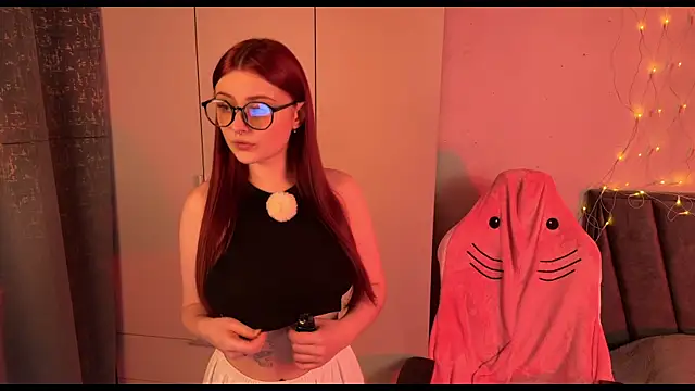 RozieRose online show from November 28, 2025, 11:57 am