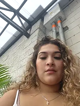 Sara smiiith211 online show from October 26, 2025, 6:03 pm