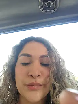 Sara smiiith211 online show from April 12, 2026, 6:24 pm