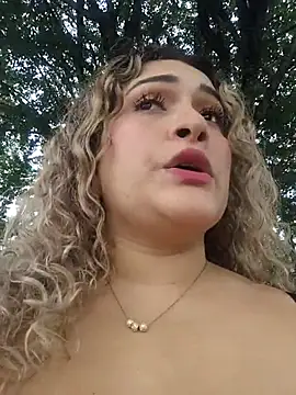 Sara smiiith211 online show from April 17, 2026, 9:07 pm