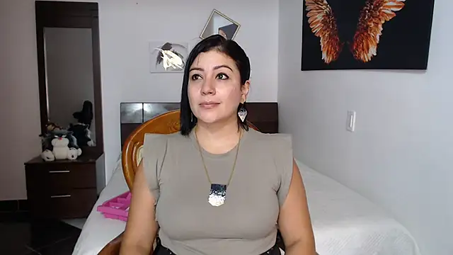 EmilyPeytonn online show from March 11, 2025, 3:12 pm