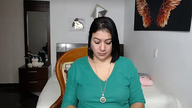 EmilyPeytonn online show from March 18, 2025, 1:53 pm