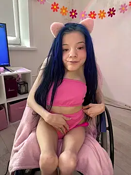 MiniSophiaa online show from April 13, 2026, 8:09 am