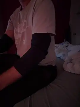 Snapshot of Bennyben8604 chatting on December 11, 2024, 6:20 pm Bennyben8604 online show from December 11, 2024, 6:20 pm