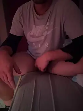 Snapshot of Bennyben8604 chatting on December 12, 2024, 1:32 am Bennyben8604 online show from December 12, 2024, 1:32 am